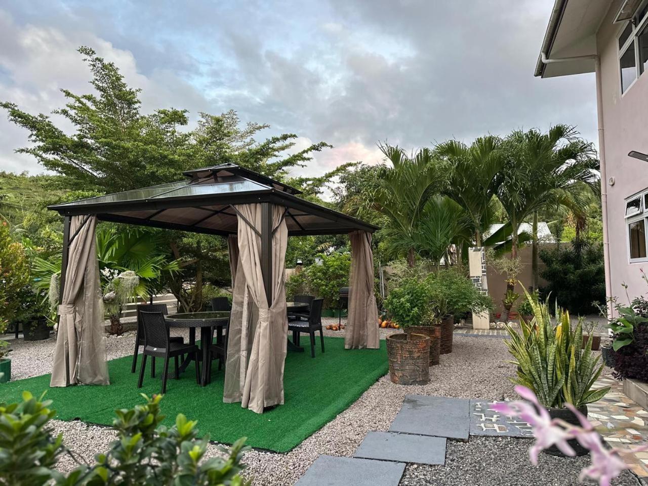 Mokara Holiday Apartment Anse Royale Exterior photo